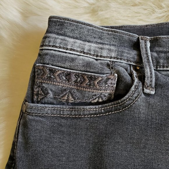 Driftwood Jackie Embroidered Hem Jeans Size 28 EUC - Picture 9 of 16